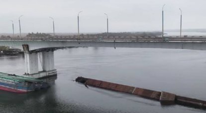Результат удара ОТРК «Искандер» по Антоновскому мосту, под которым прятались боевики ВСУ, попал в кадр